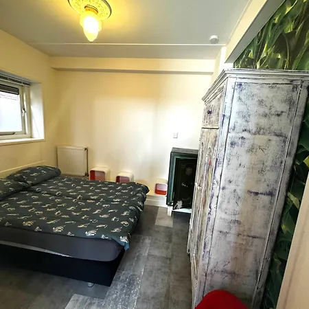 Friend Zone Apartment *