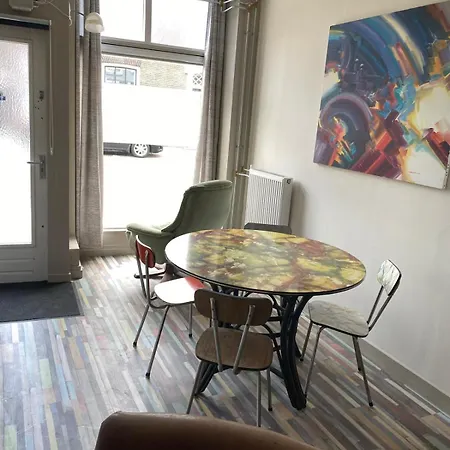 Friend Zone Apartment