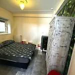 Friend Zone Apartment *
